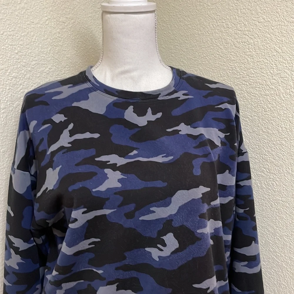 Athleta Triumph Blue Black & Gray Camo Sweatshirt - Picture 4 of 11